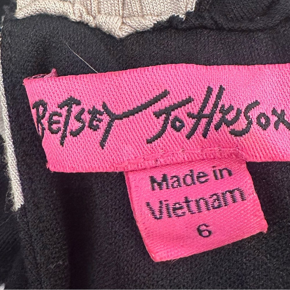 Betsey Johnson Dress size 6. Great summer dress! - Picture 2 of 4